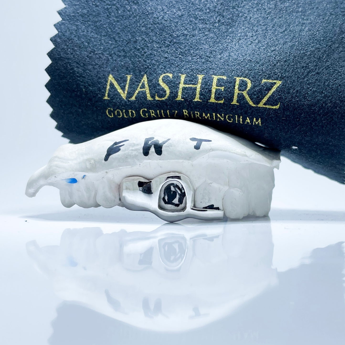 Incisive latérale, fenêtre et pointe